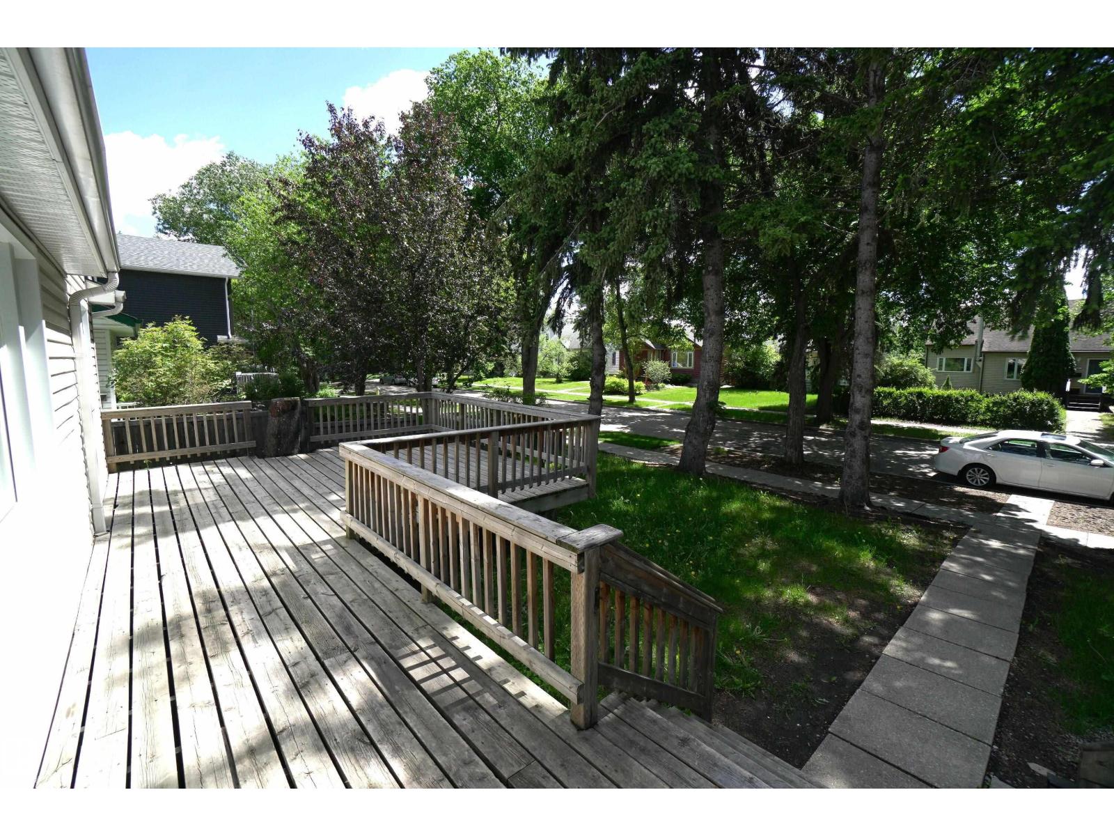10922 62 AV NW - 27