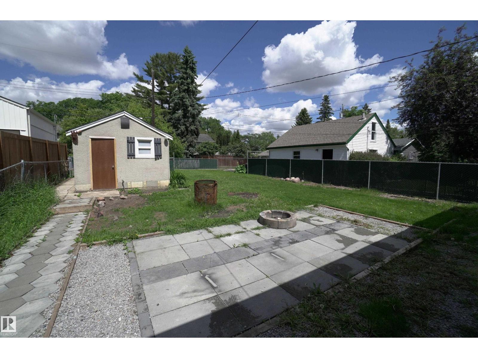 10922 62 AV NW - 29
