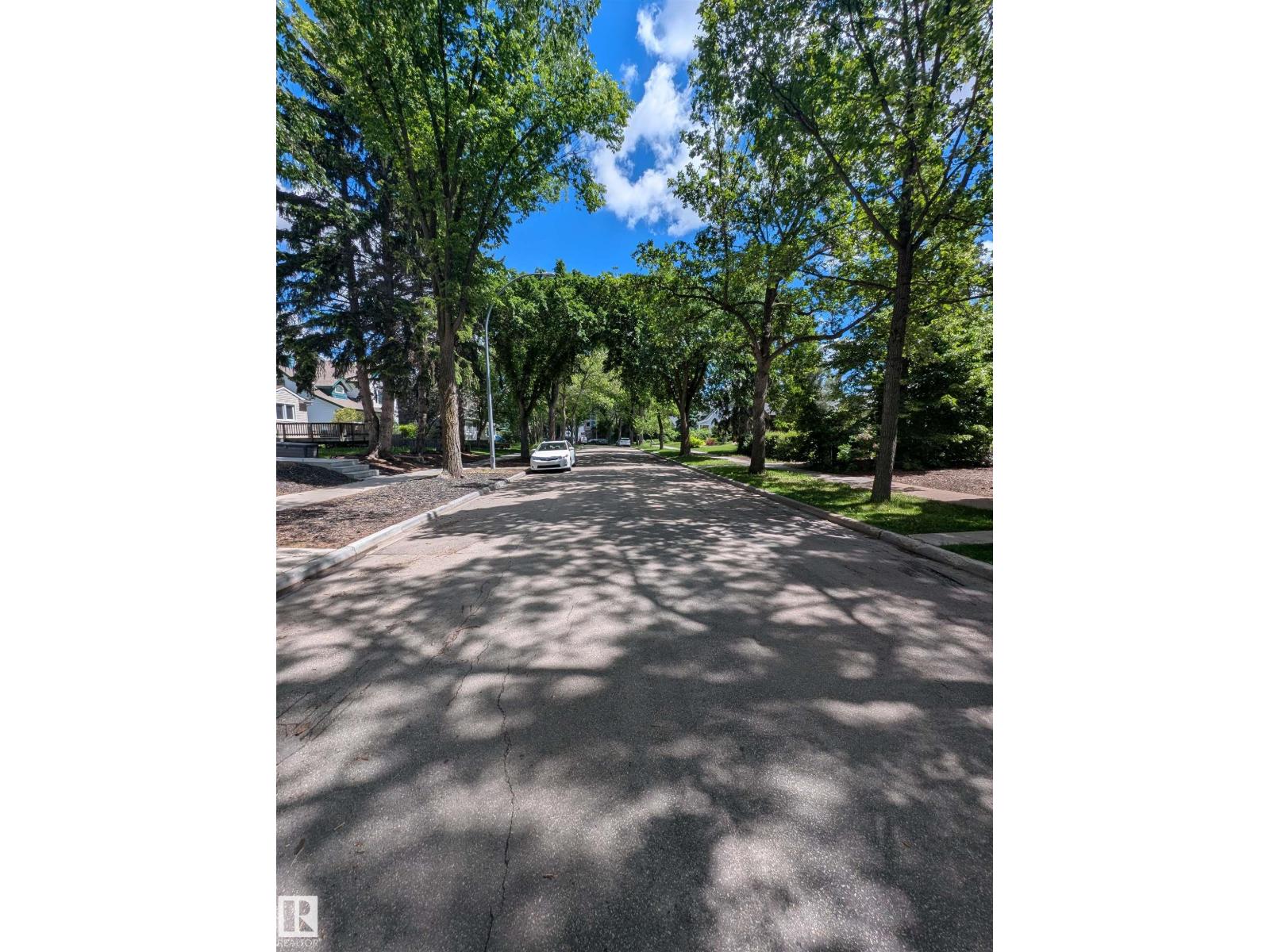 10922 62 AV NW - 3