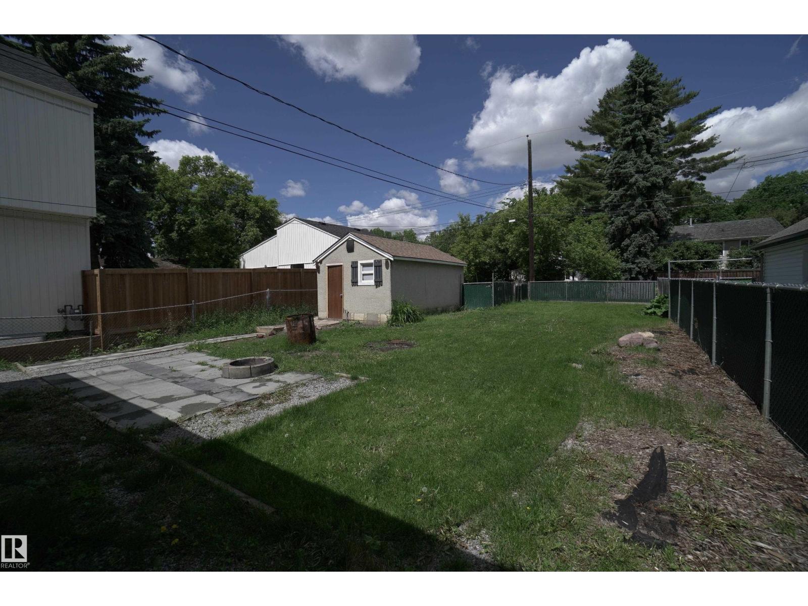 10922 62 AV NW - 32