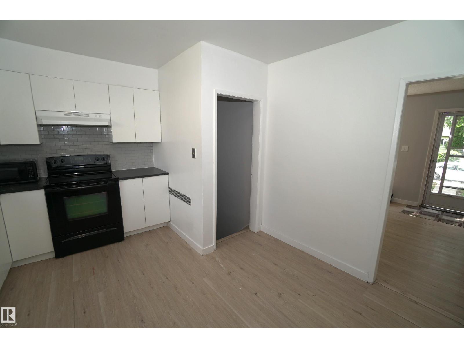 10922 62 AV NW - 6