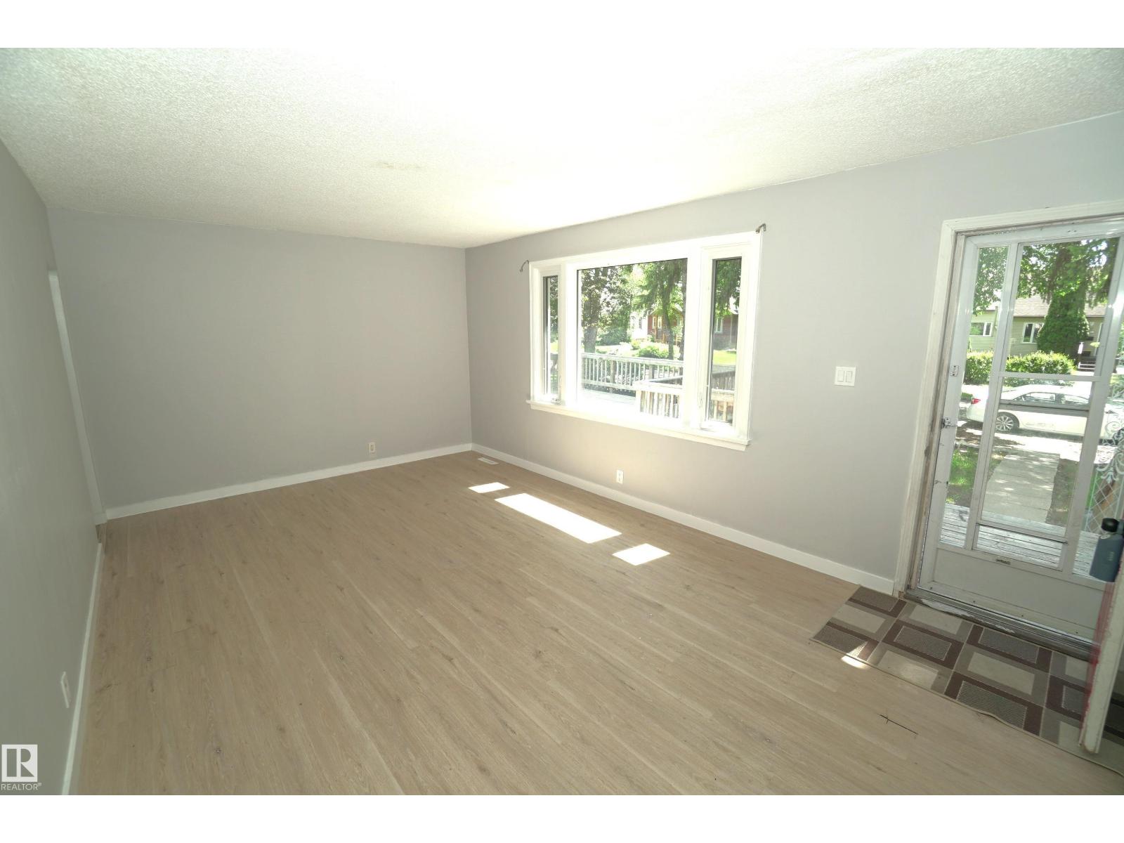 10922 62 AV NW - 7
