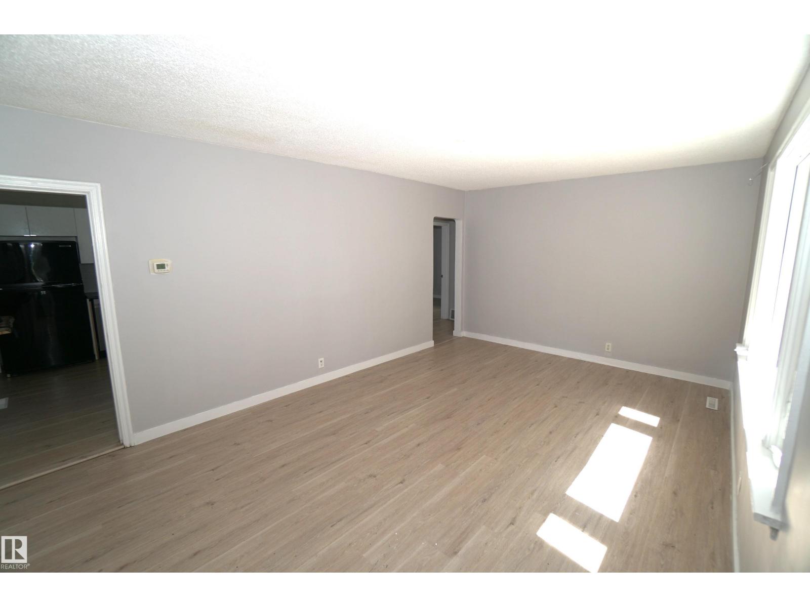 10922 62 AV NW - 8