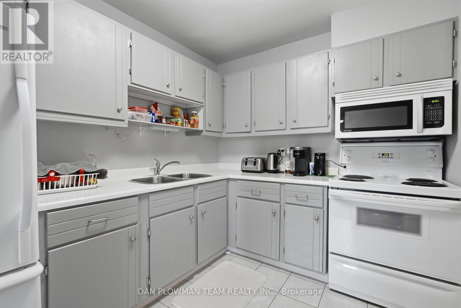 #204 131 TAUNTON ROAD E - 22