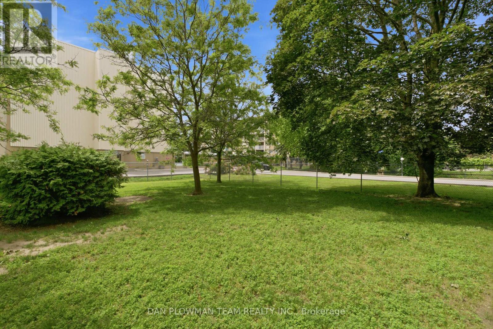 #204 131 TAUNTON ROAD E - 8