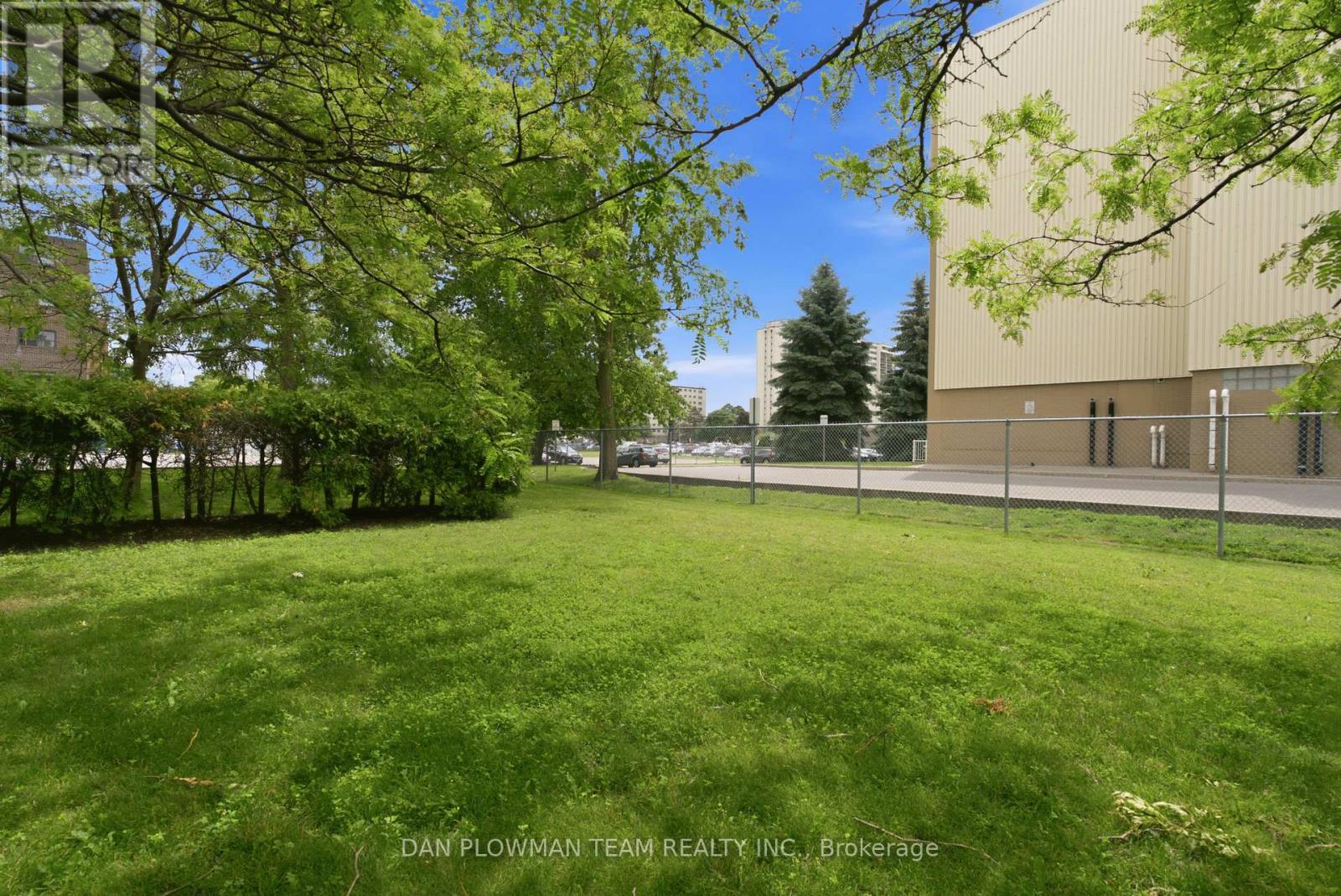 #204 131 TAUNTON ROAD E - 9