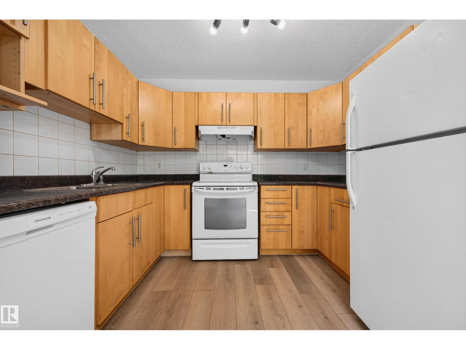 4311 105A AV NW - 10