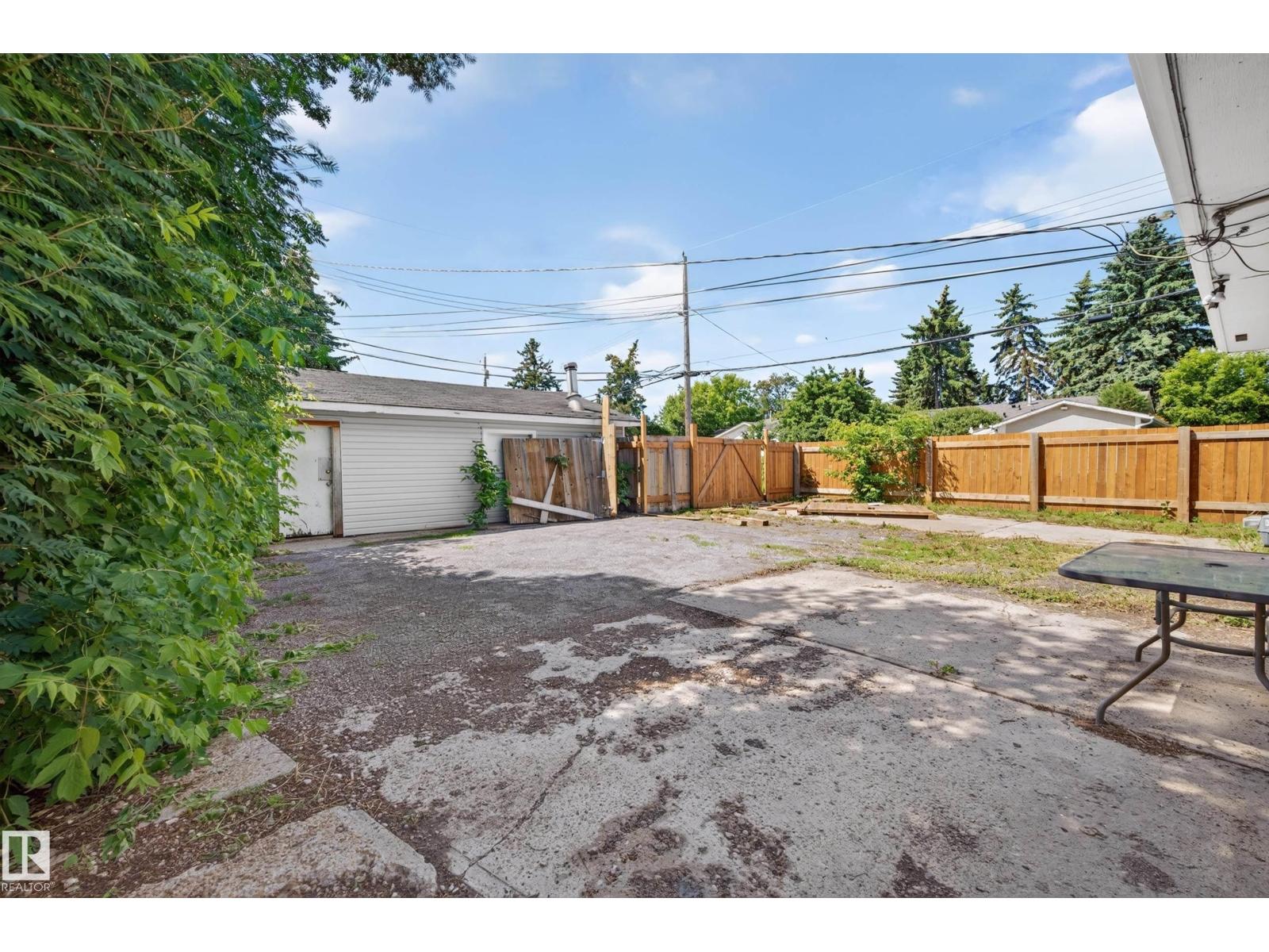 4311 105A AV NW - 41