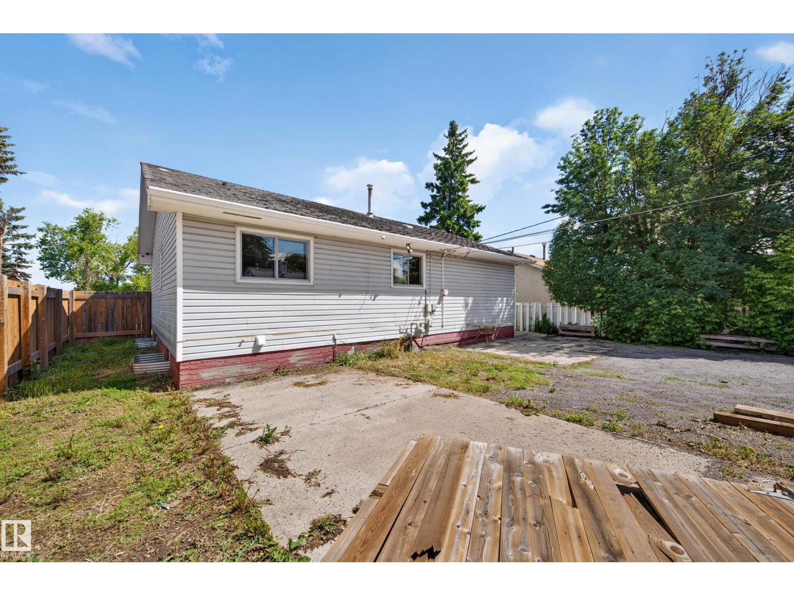 4311 105A AV NW - 43