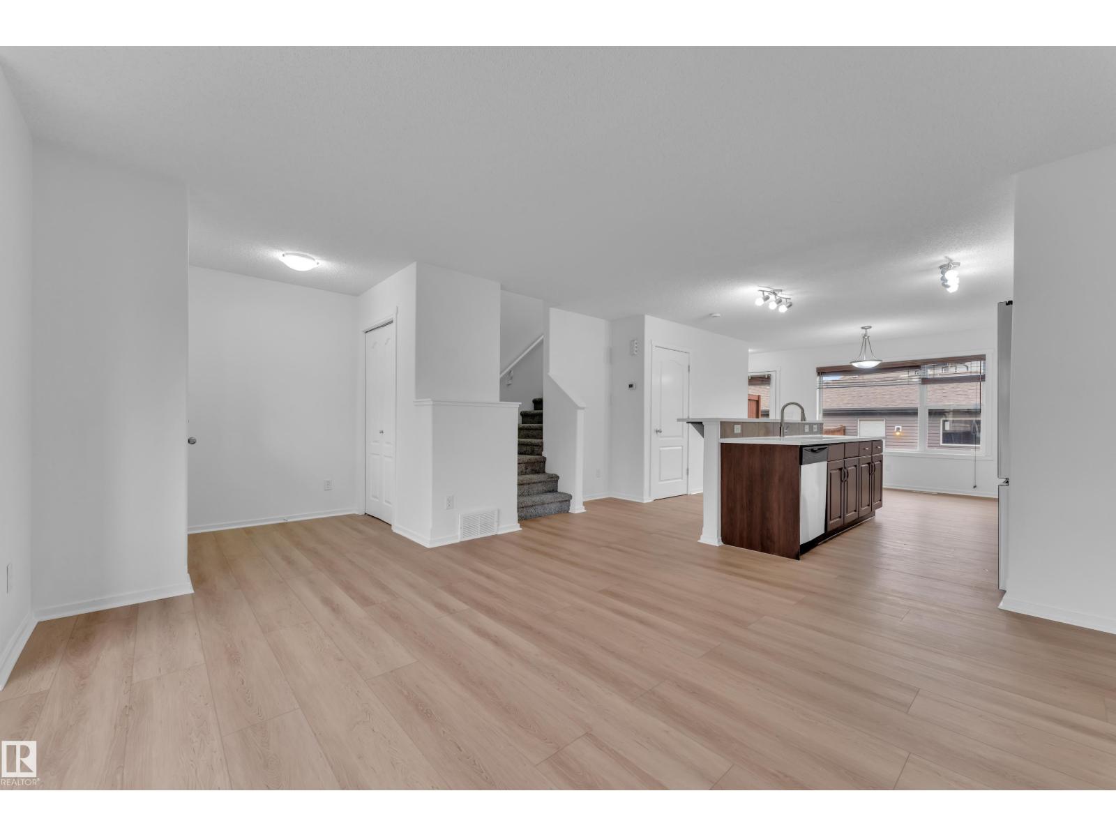 2143 32 ST NW - 3