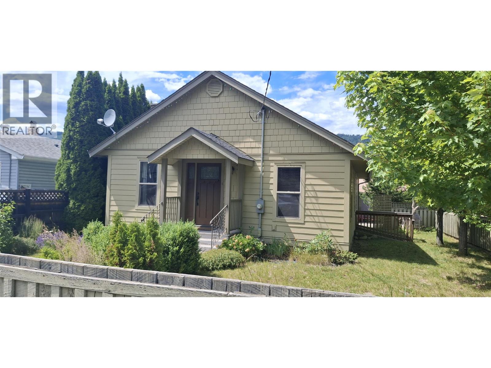 846 Okanagan Avenue - 1