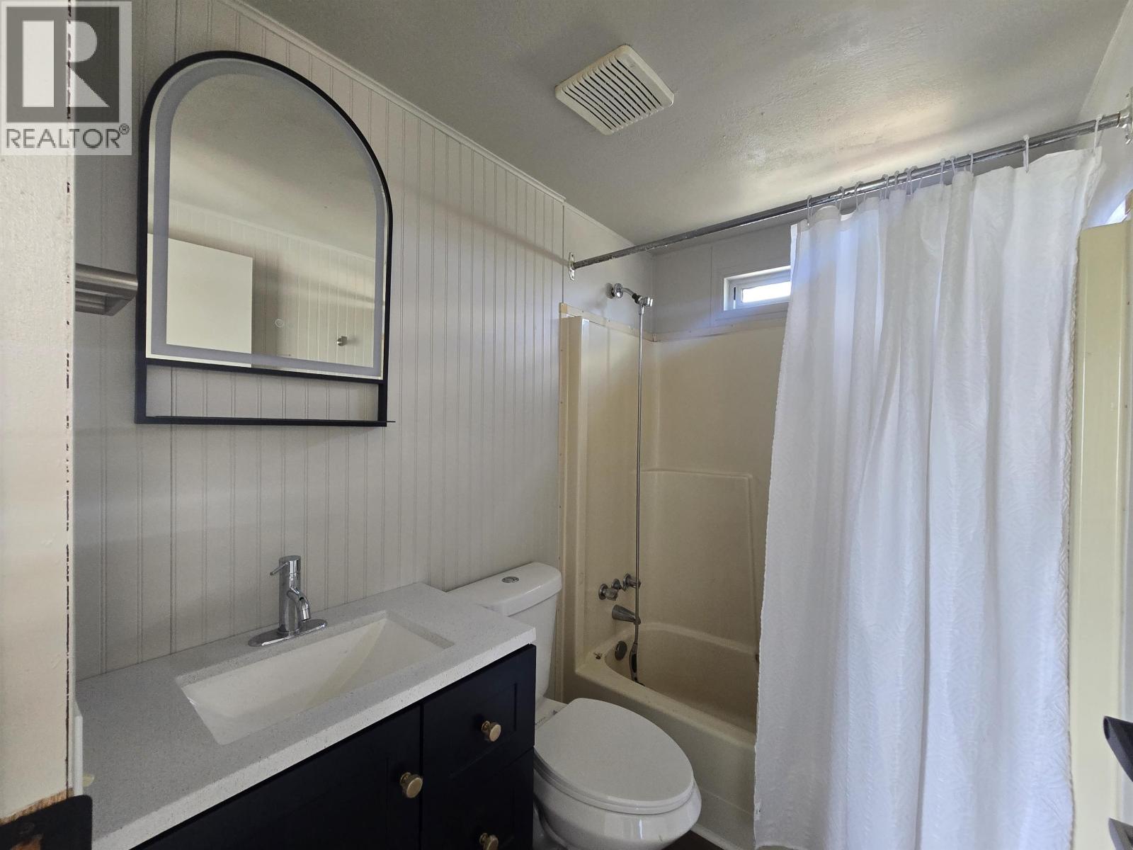 4836 CLARKE AVENUE, Lac La Hache