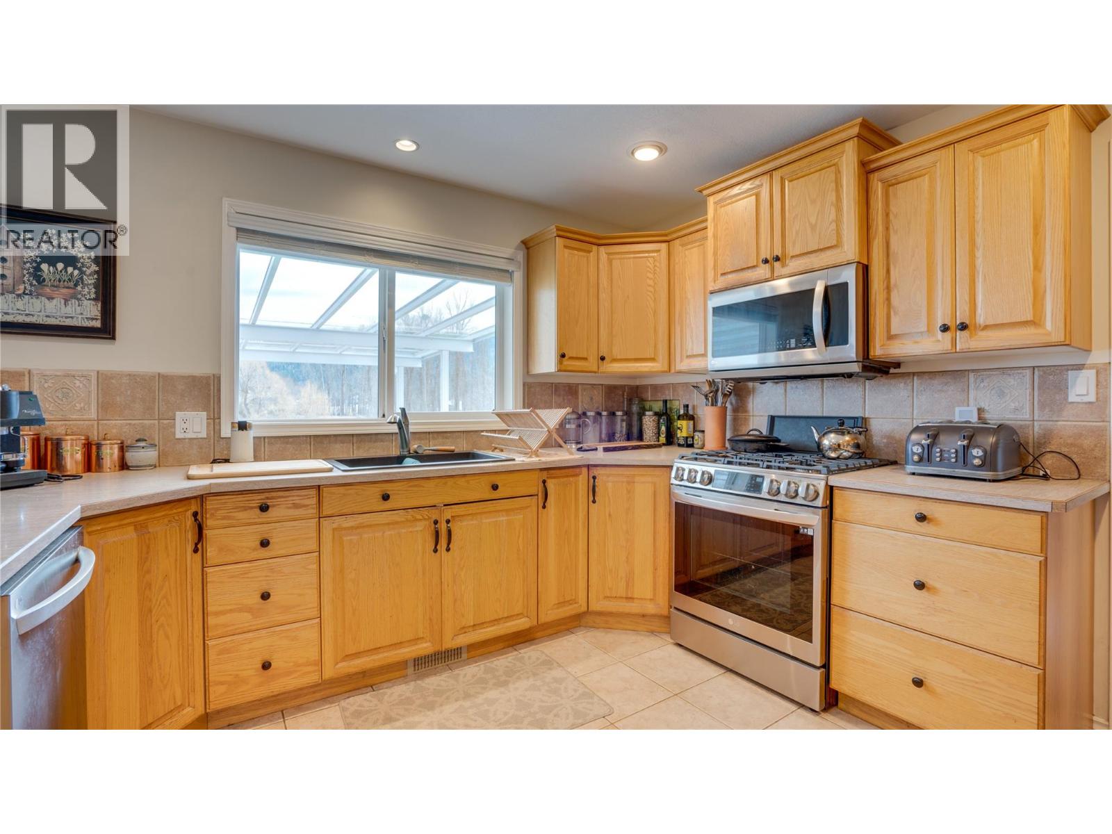 6524 Highway 6 - 11