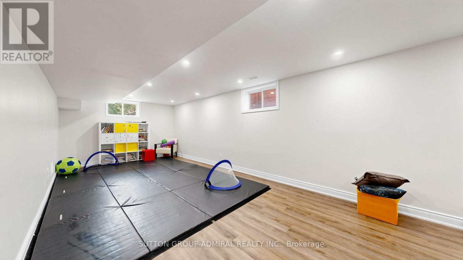 32 NORTHWOOD DRIVE - 28