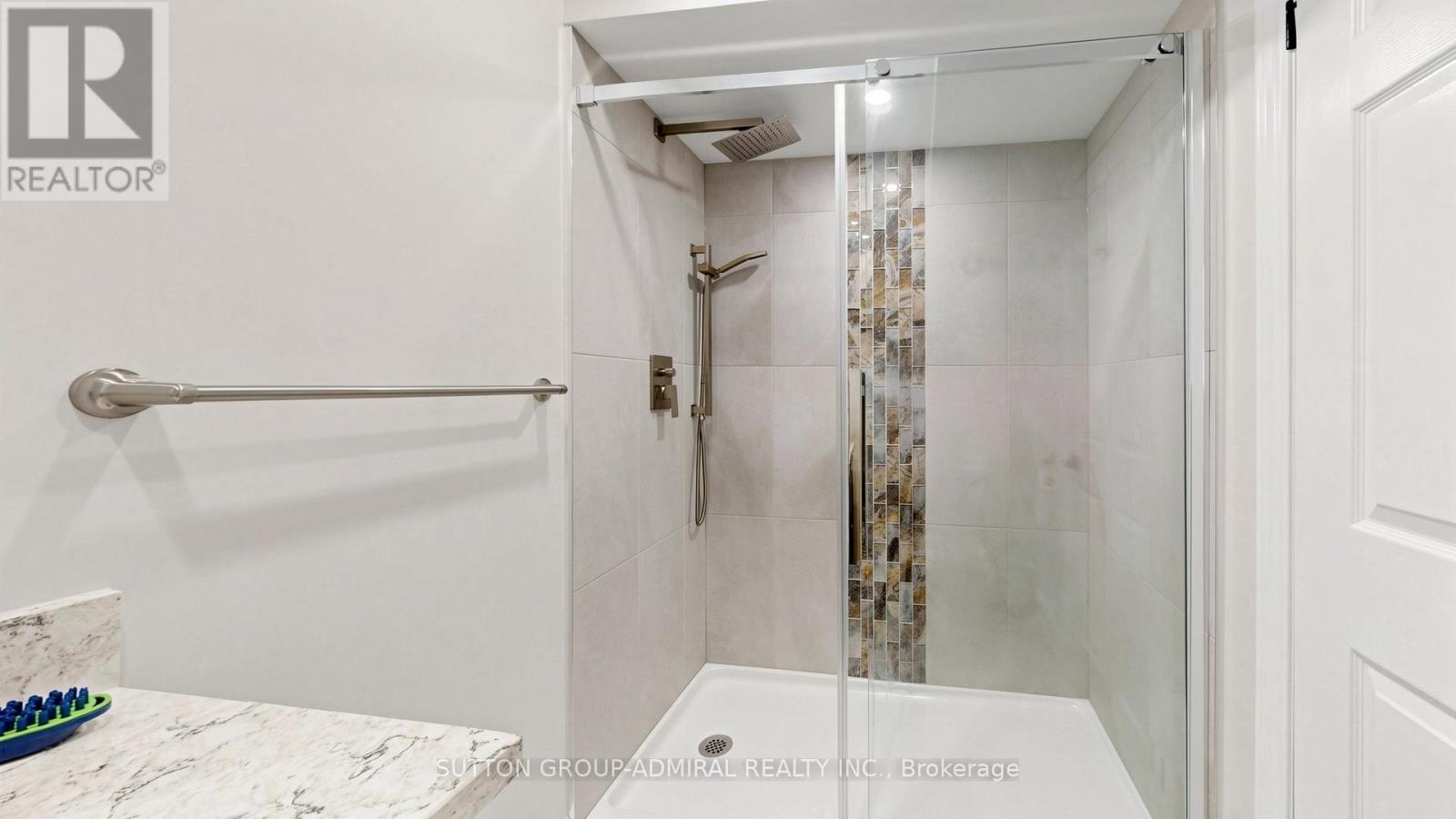 32 NORTHWOOD DRIVE - 33