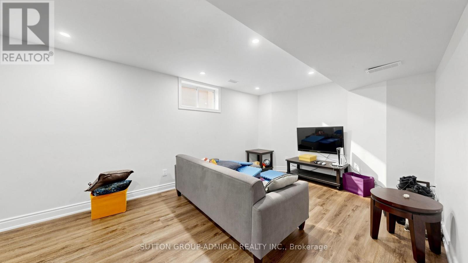 32 NORTHWOOD DRIVE - 29