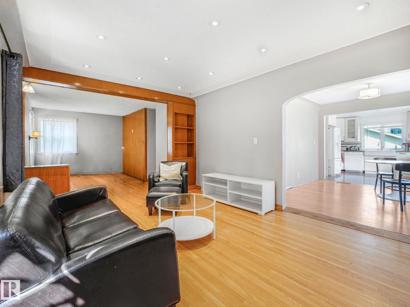 12215 103 ST NW - 10
