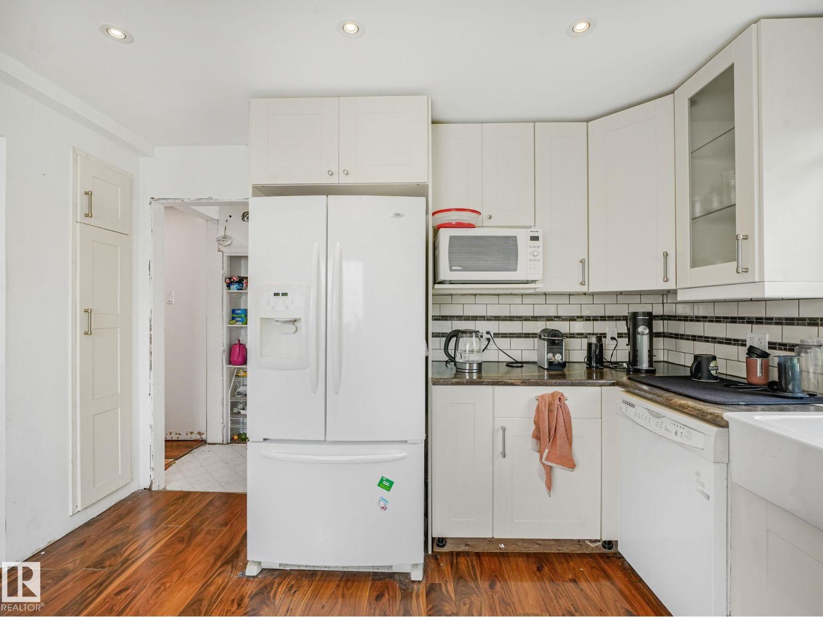 12215 103 ST NW - 14