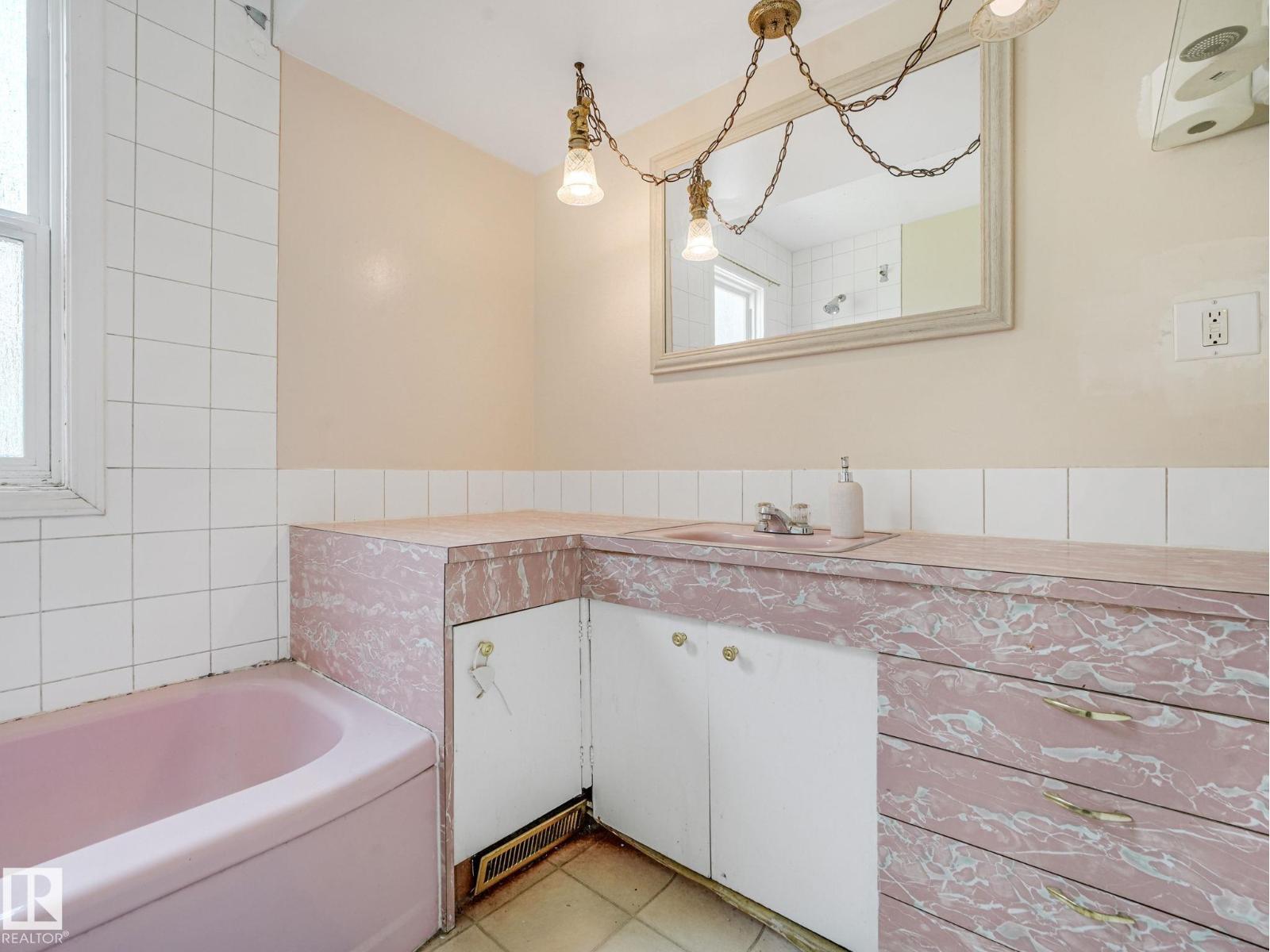 12215 103 ST NW - 22