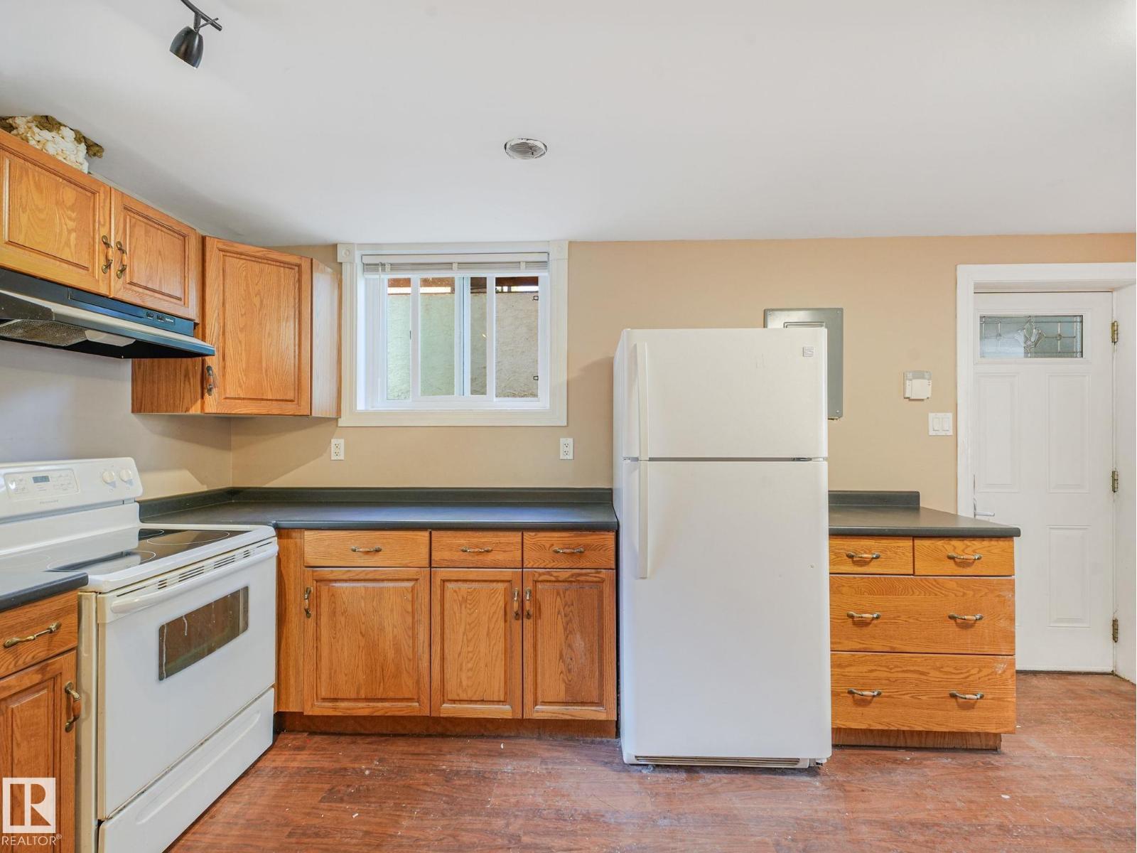 12215 103 ST NW - 34