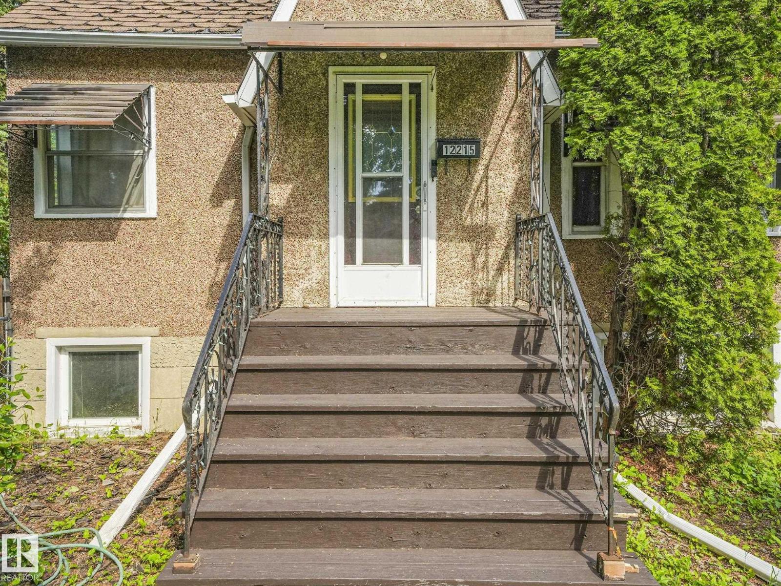 12215 103 ST NW - 4