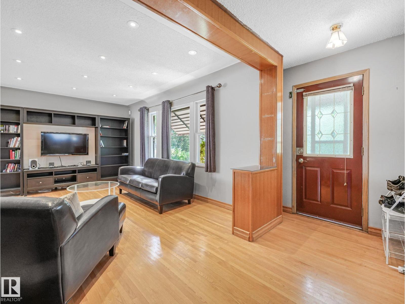 12215 103 ST NW - 5