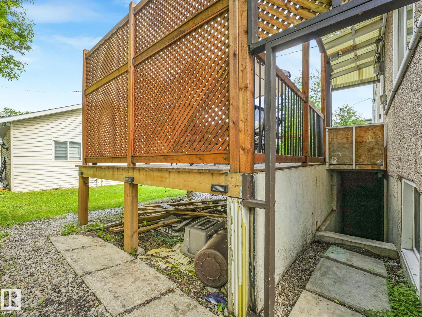 12215 103 ST NW - 50