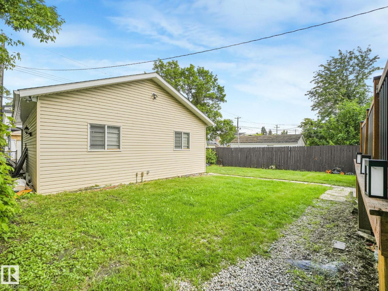 12215 103 ST NW - 55