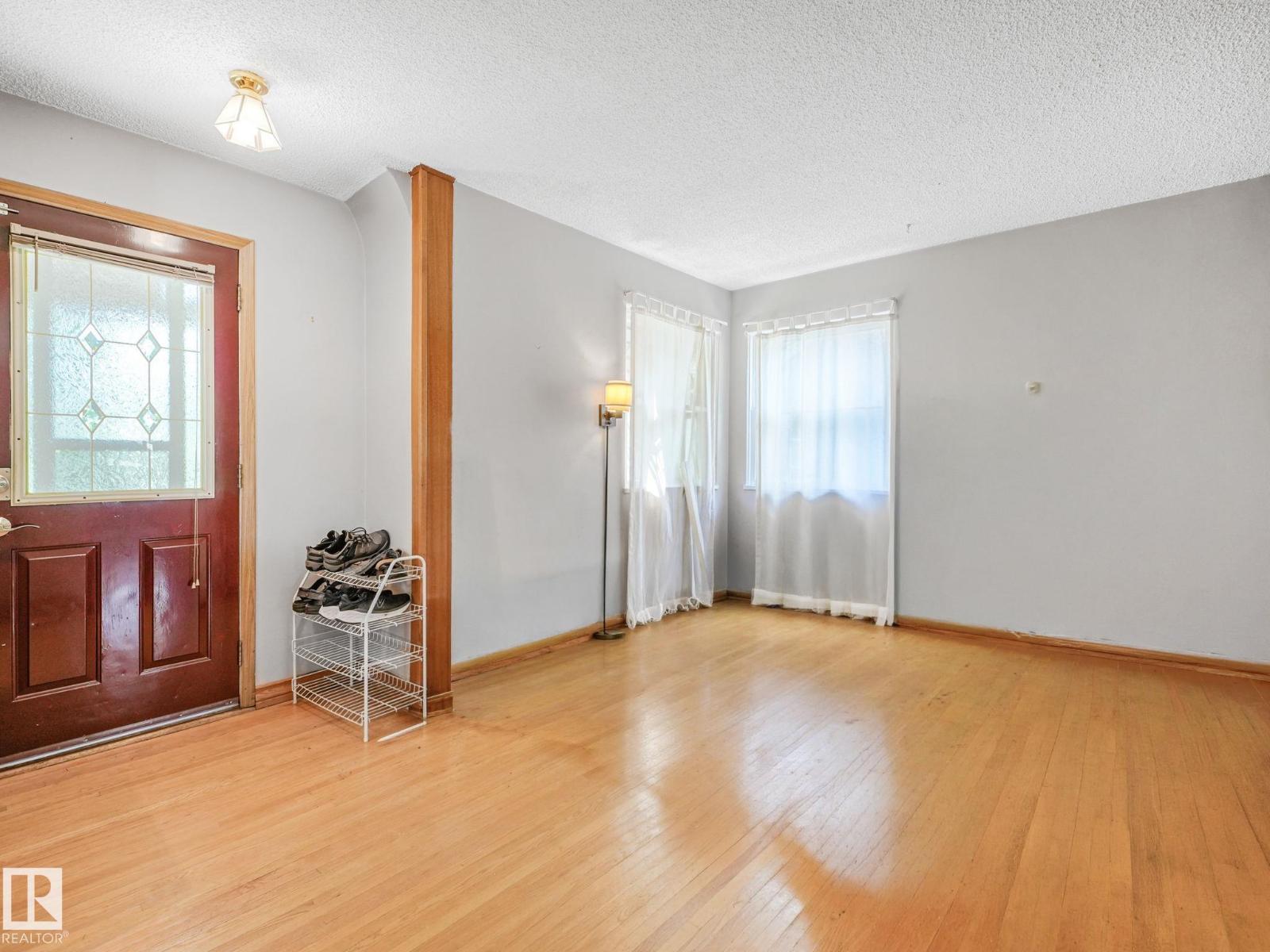 12215 103 ST NW - 6