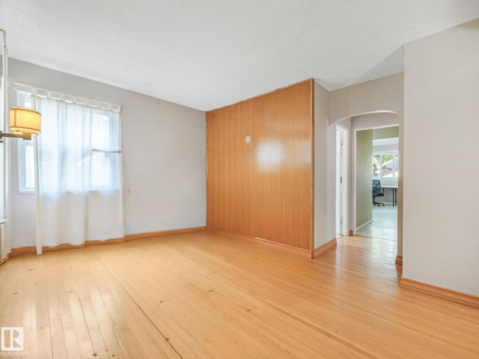 12215 103 ST NW - 7