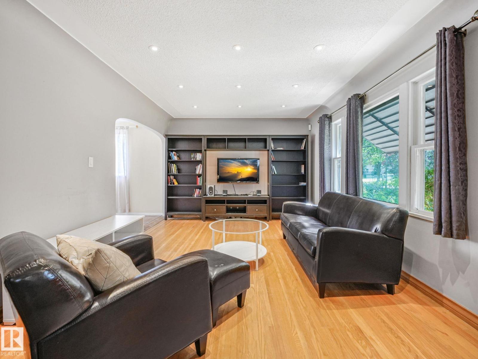 12215 103 ST NW - 9