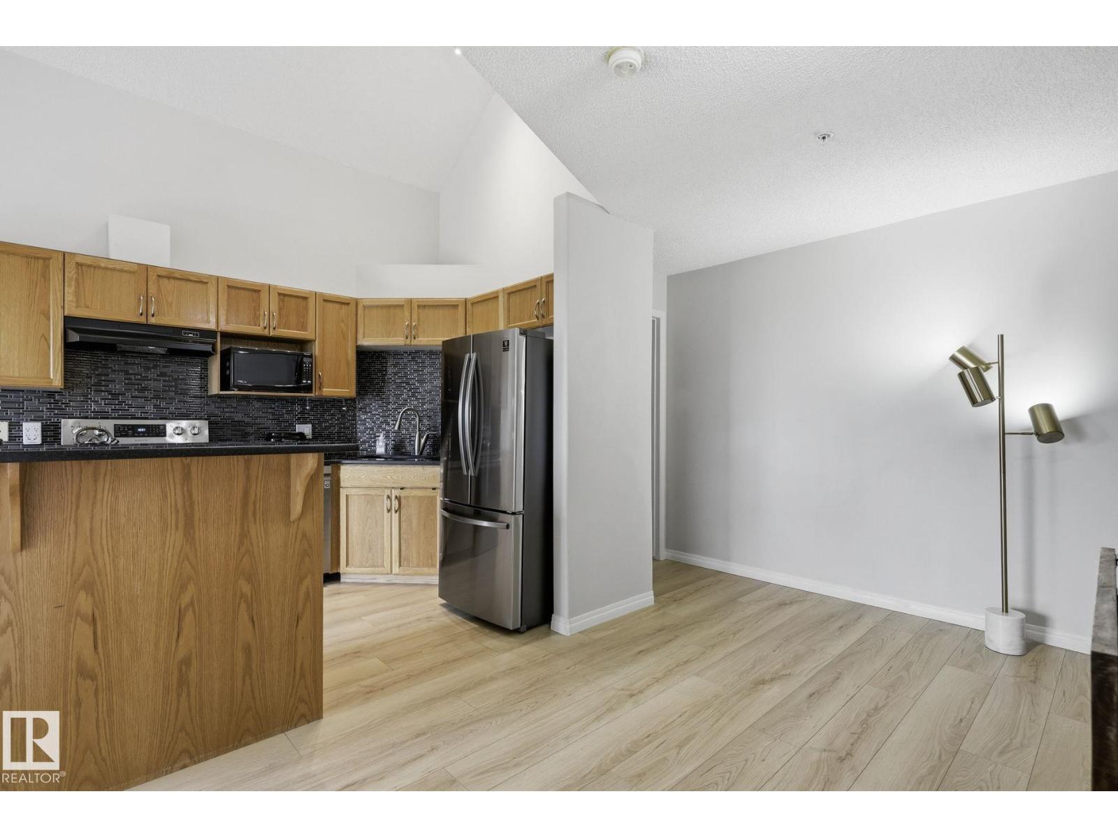 #426 3425 19 ST NW - 8