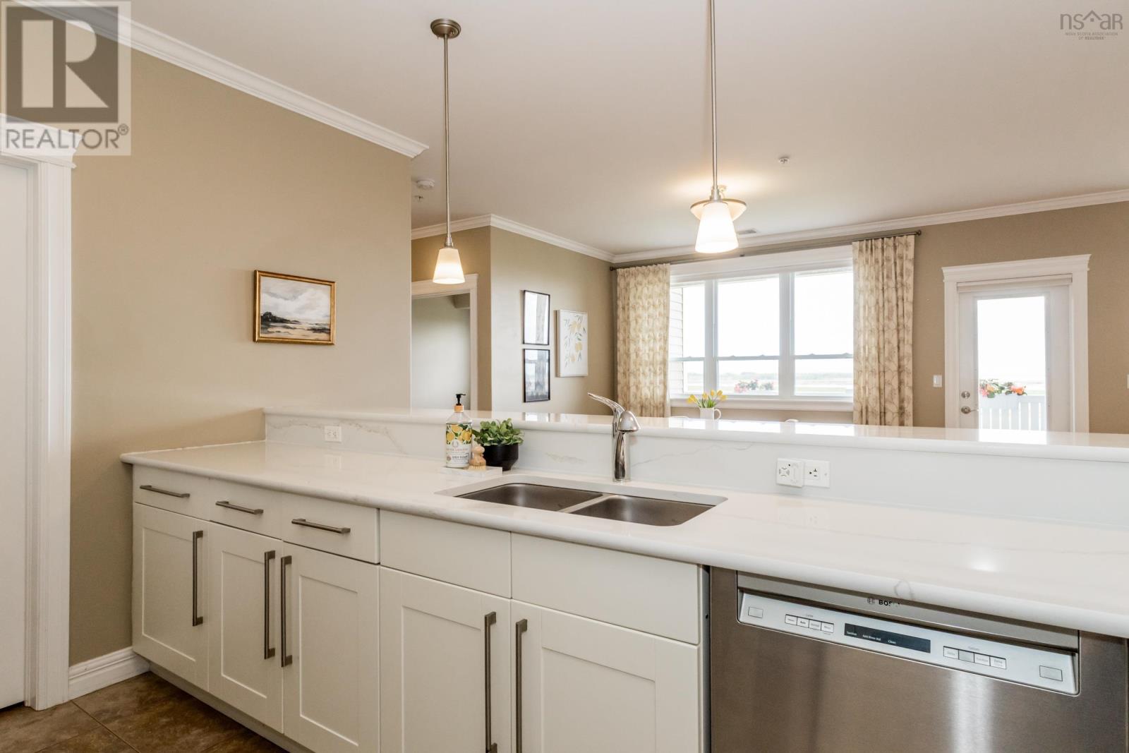 #313 24 Harbourside Drive - 10