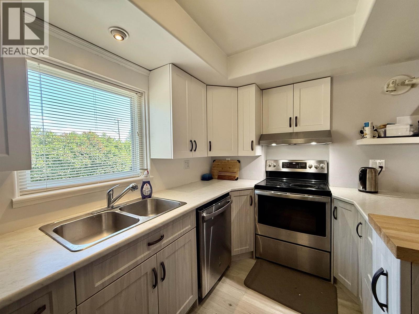 1071 QUEEN STREET - 7