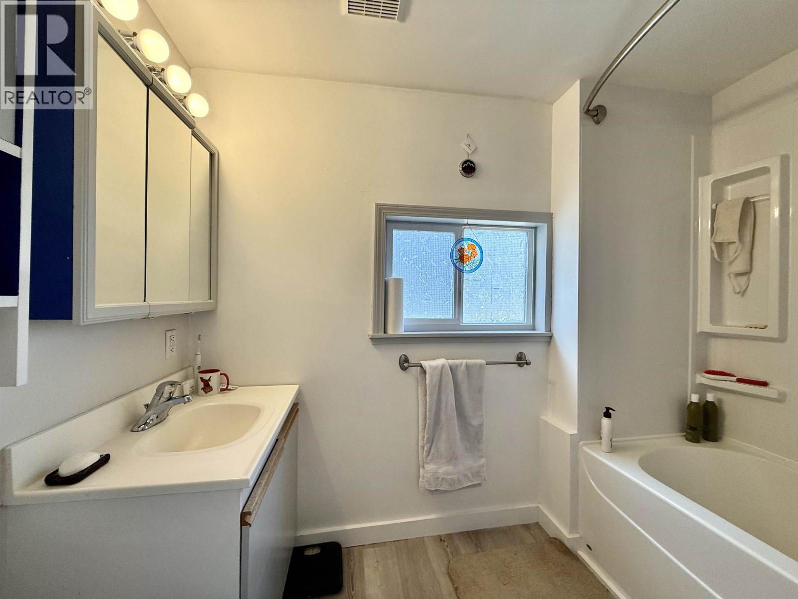 1071 QUEEN STREET - 13