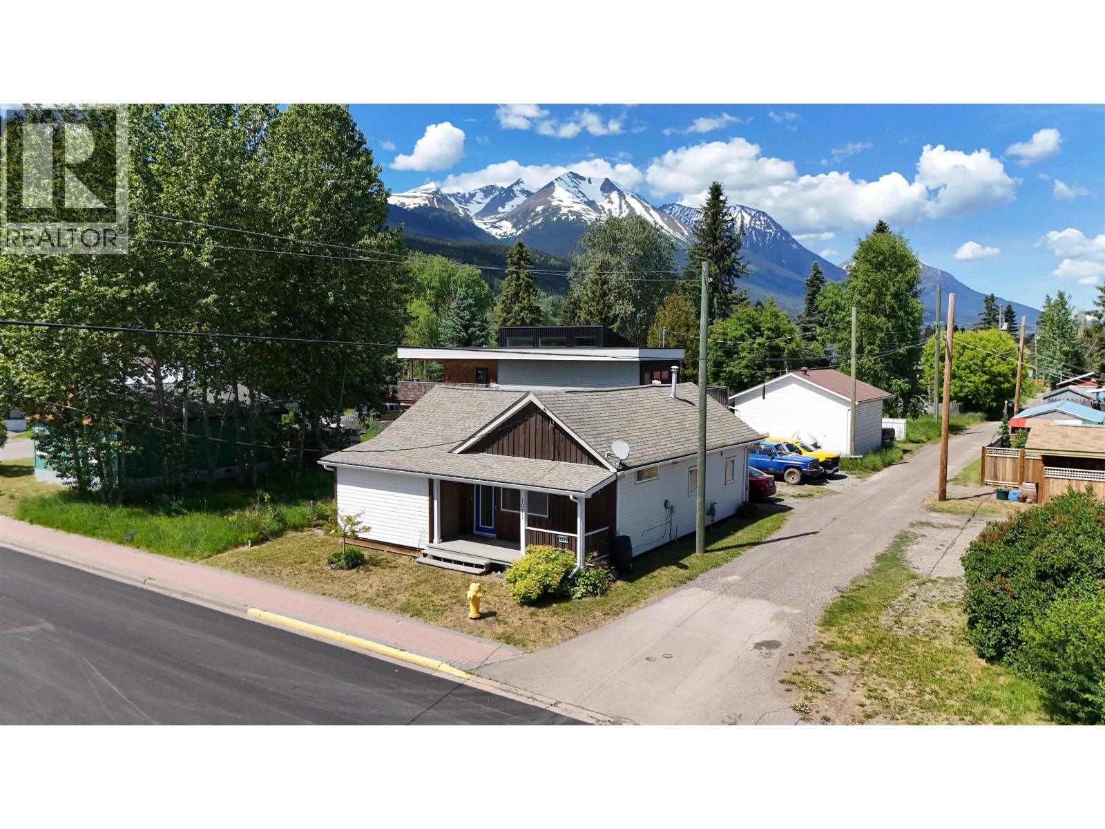 1071 QUEEN STREET - 4