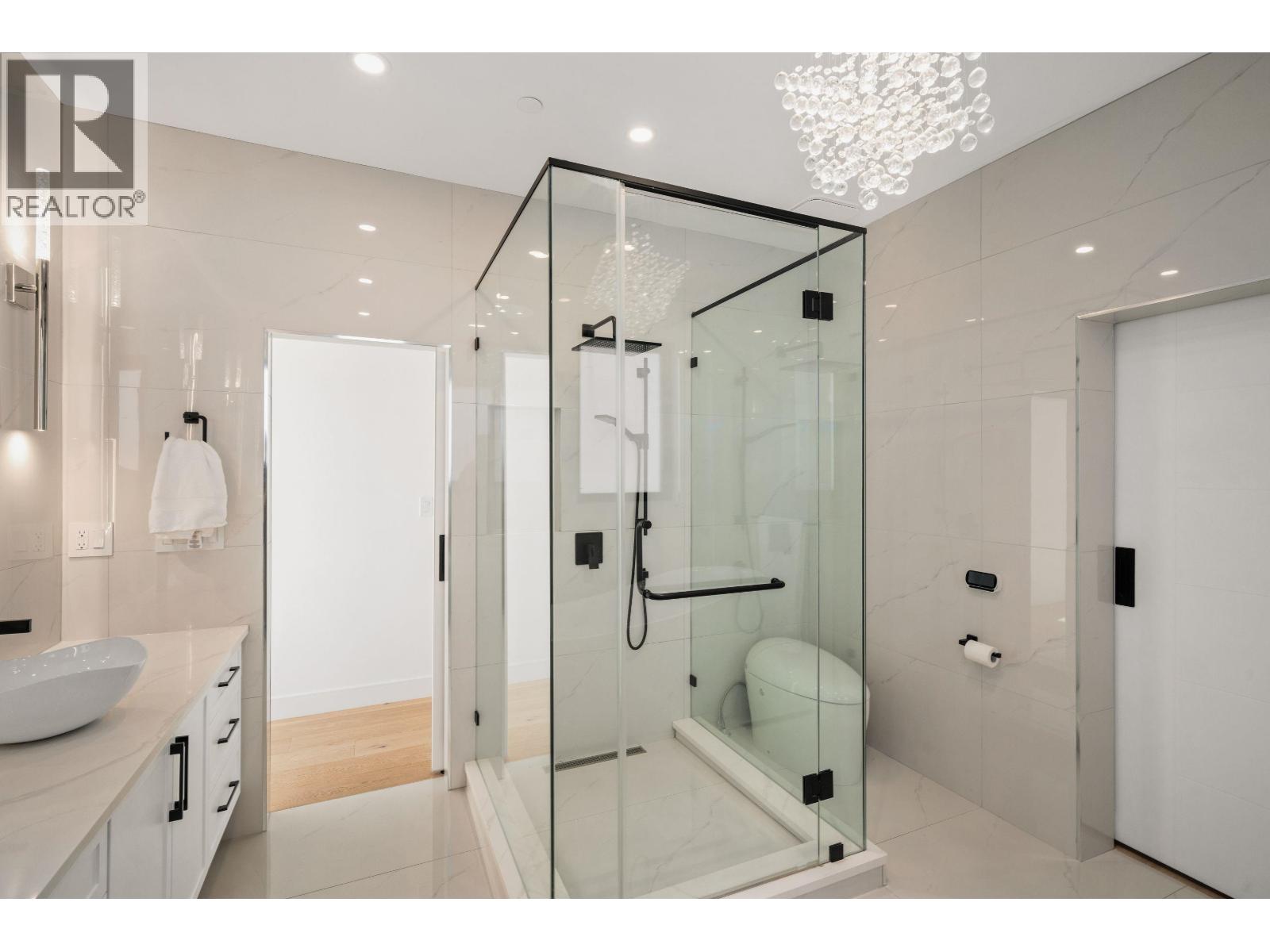 35 KELVIN GROVE WAY, West Vancouver