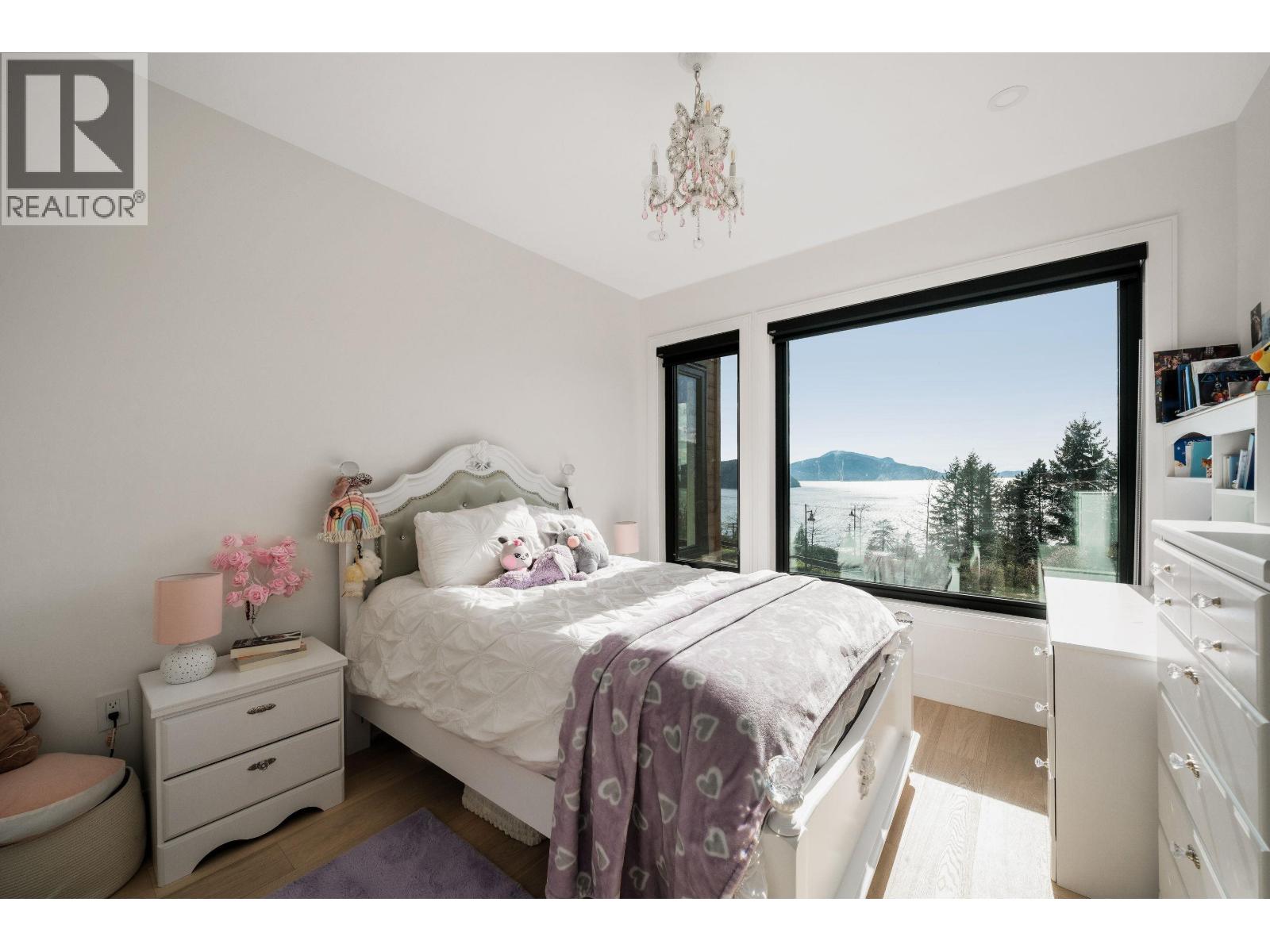35 KELVIN GROVE WAY, West Vancouver
