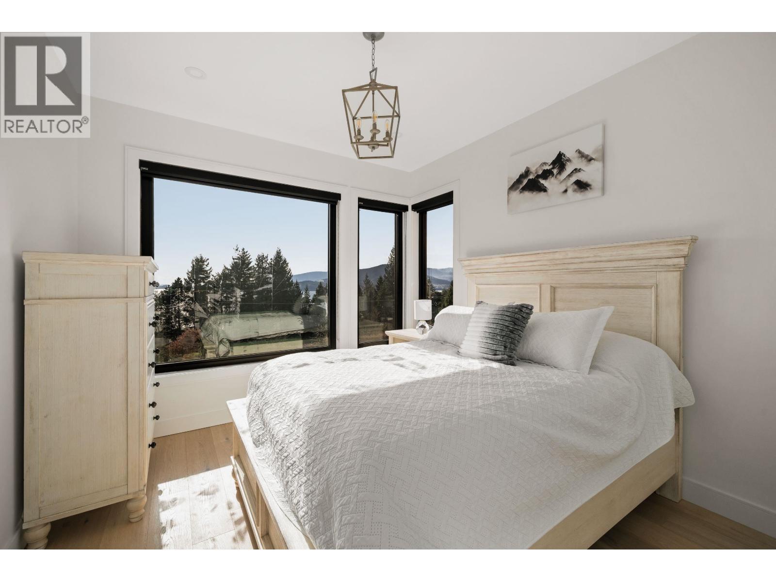 35 KELVIN GROVE WAY, West Vancouver