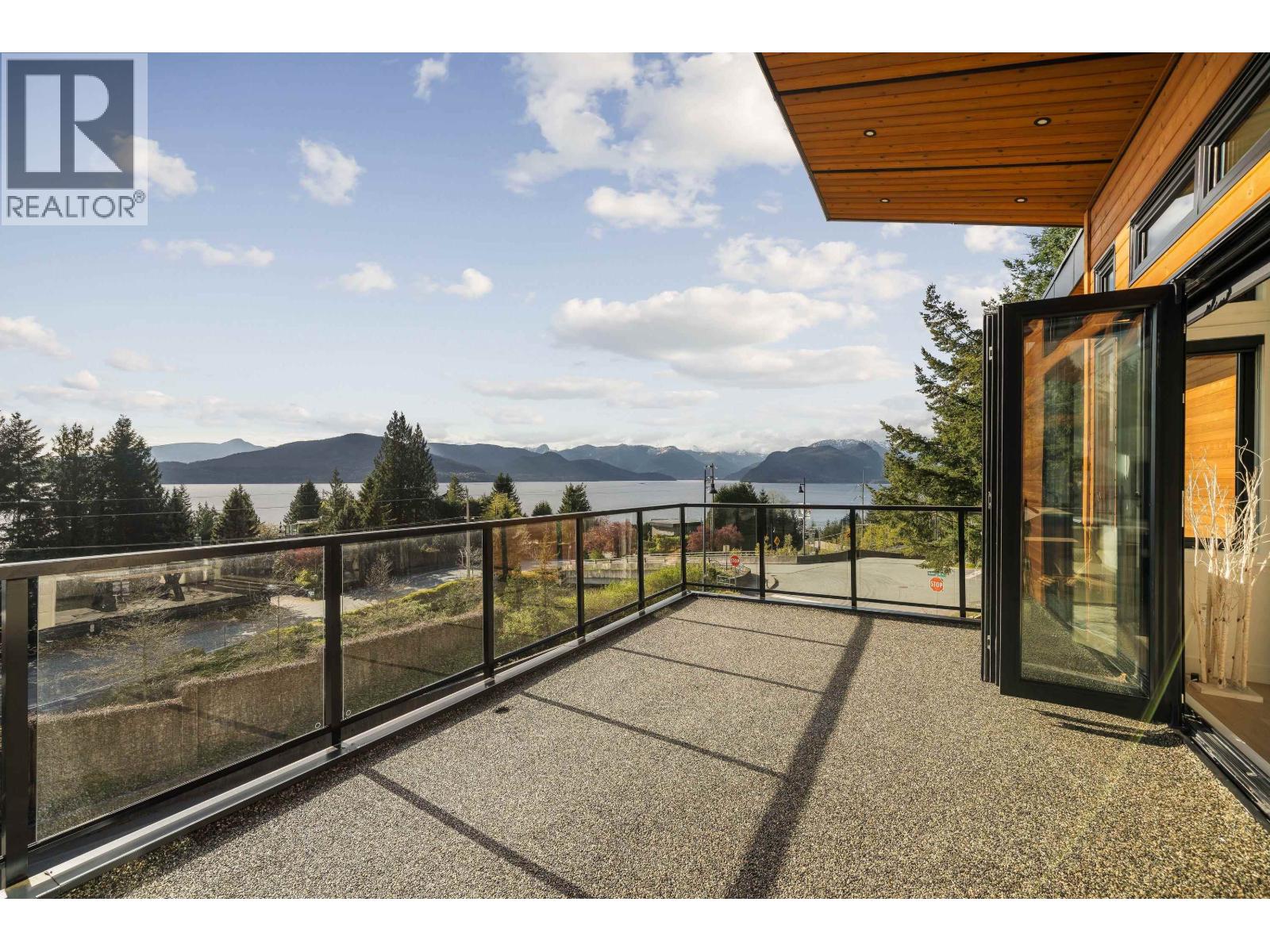 35 KELVIN GROVE WAY, West Vancouver