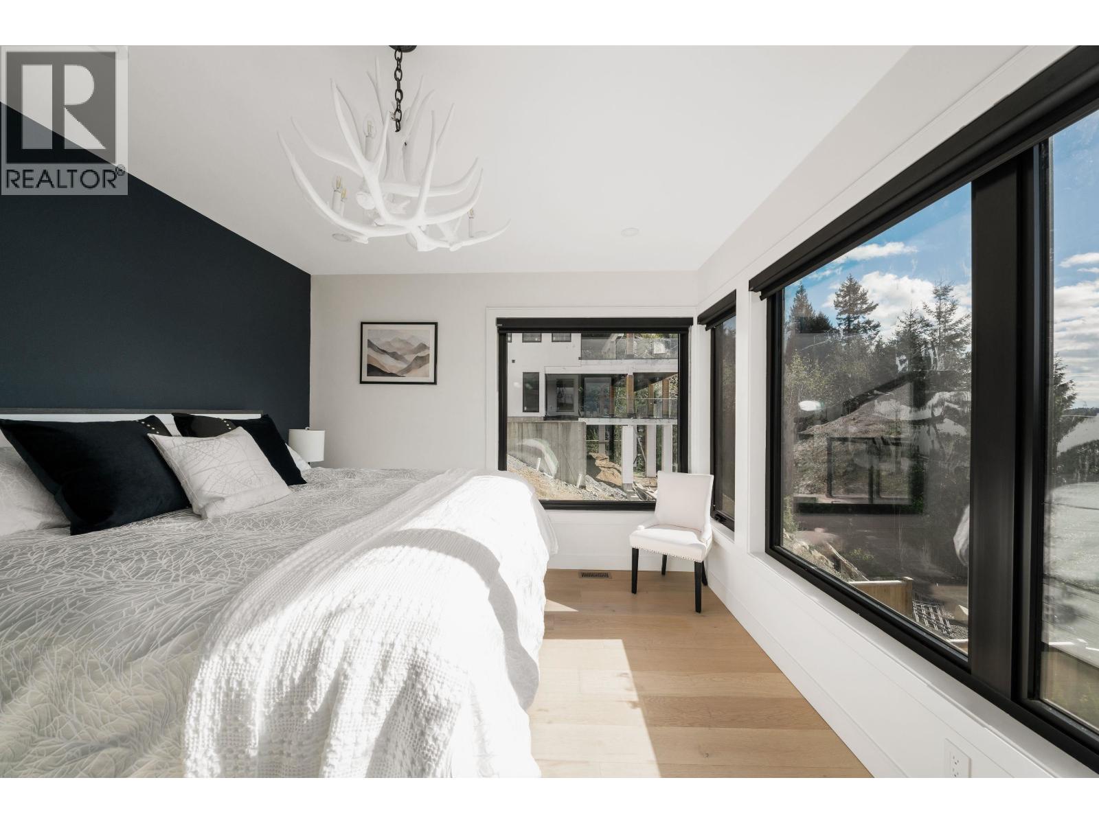 35 KELVIN GROVE WAY, West Vancouver
