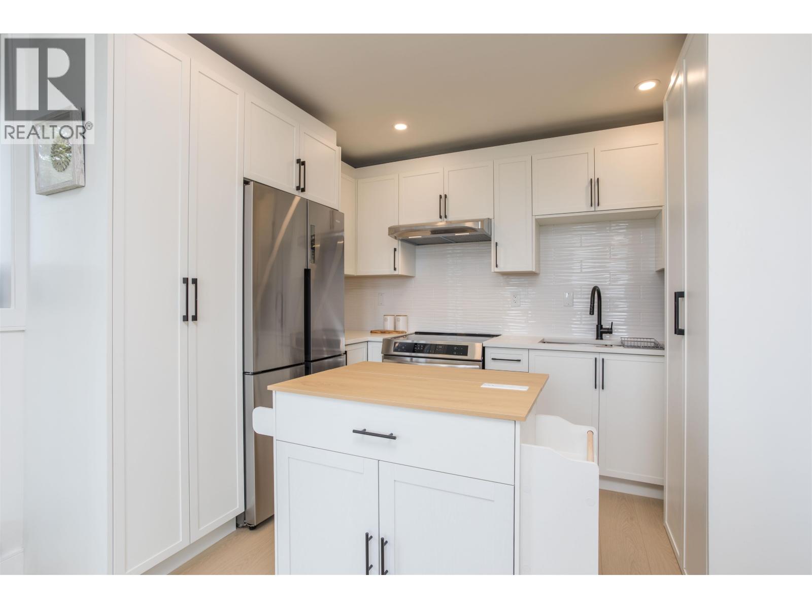 35 KELVIN GROVE WAY, West Vancouver