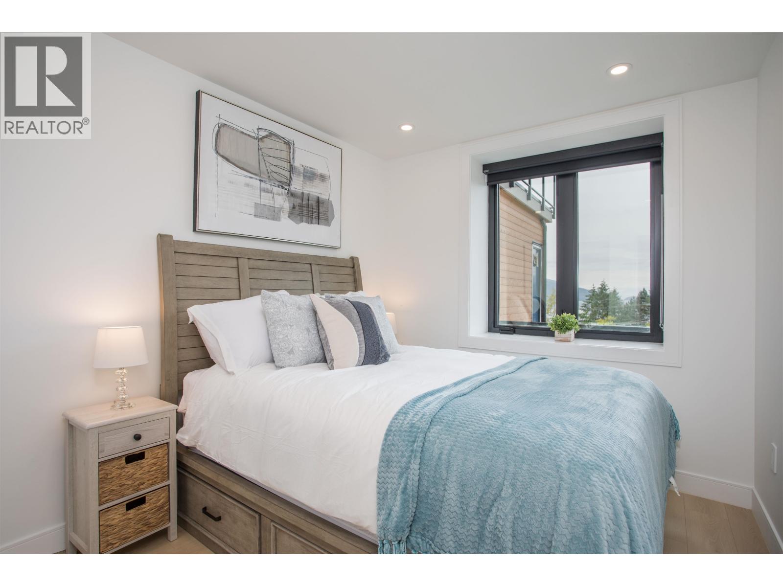 35 KELVIN GROVE WAY, West Vancouver