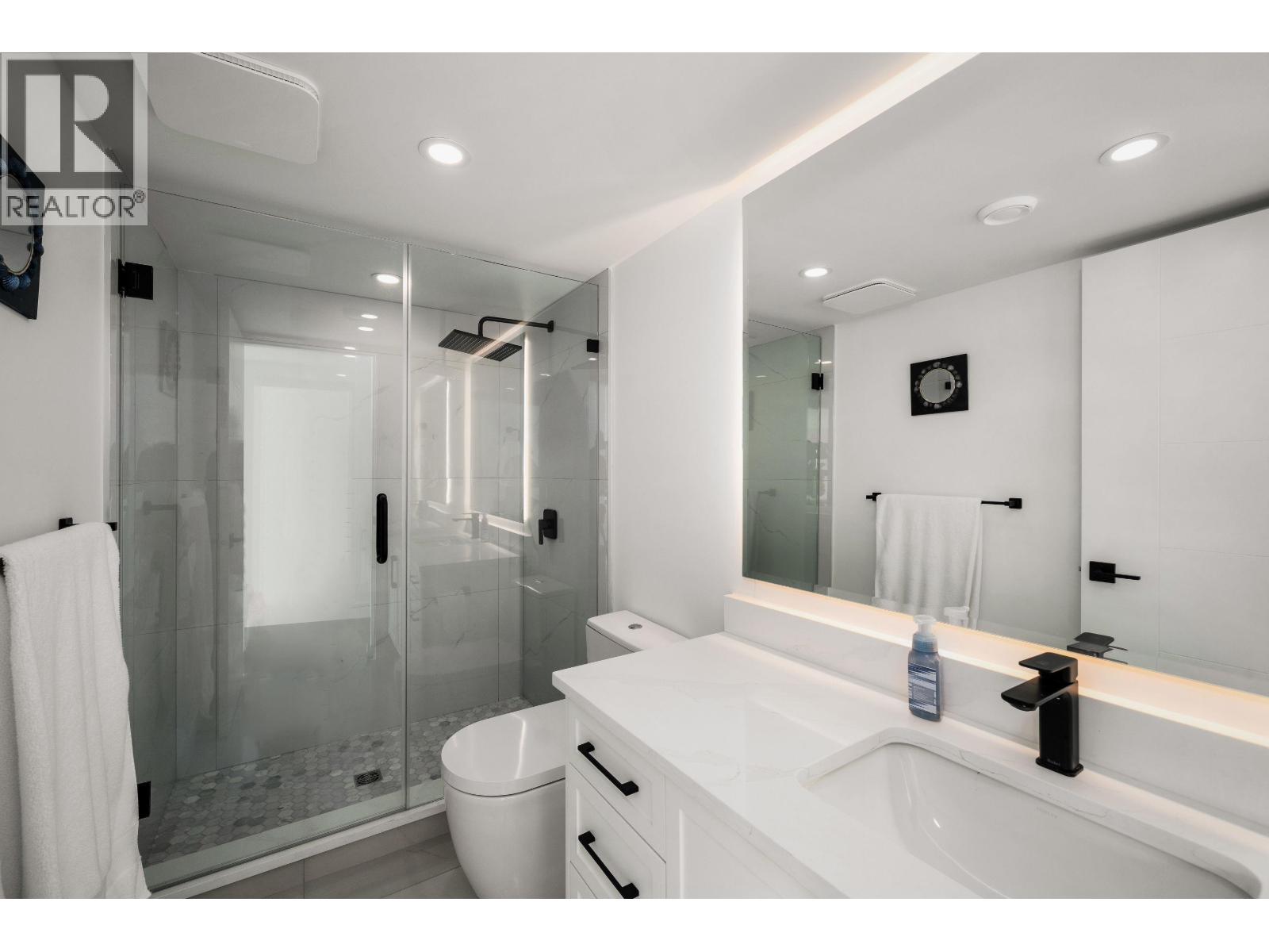35 KELVIN GROVE WAY, West Vancouver
