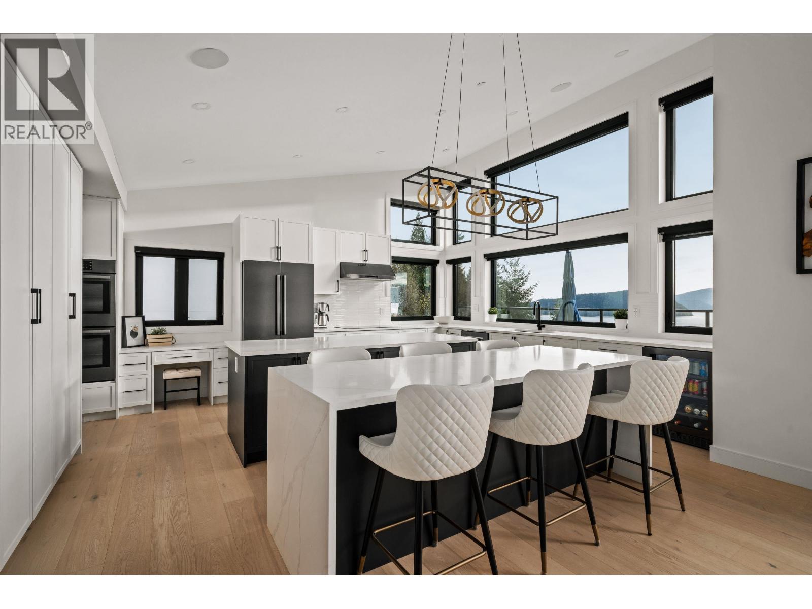 35 KELVIN GROVE WAY, West Vancouver