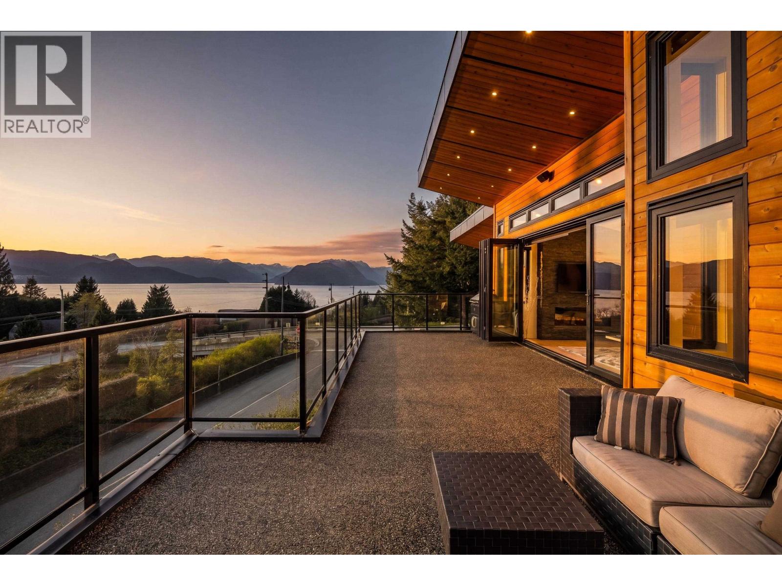 35 KELVIN GROVE WAY, West Vancouver