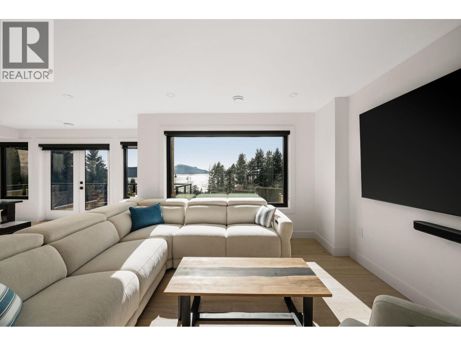 35 KELVIN GROVE WAY, West Vancouver