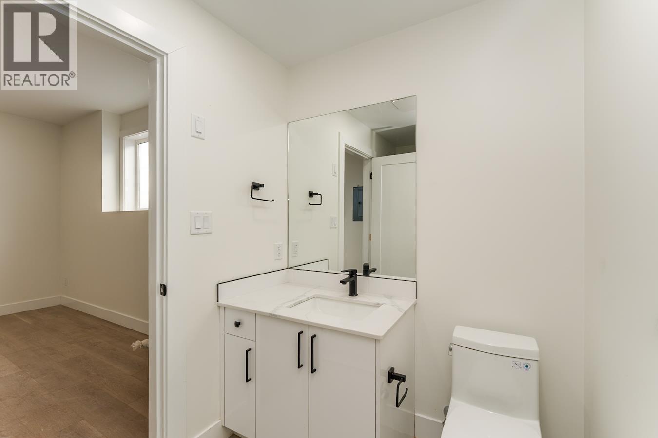 202-2395 ROWE STREET - 25