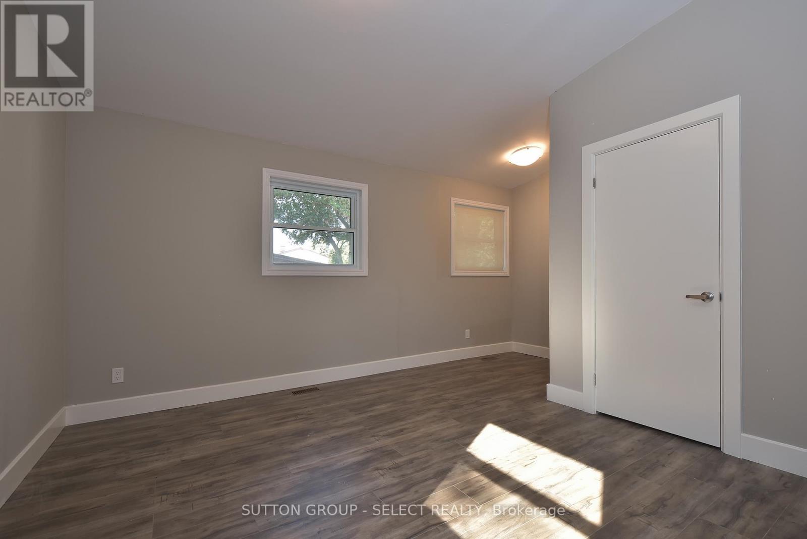 1566 NAIRN AVENUE - 12