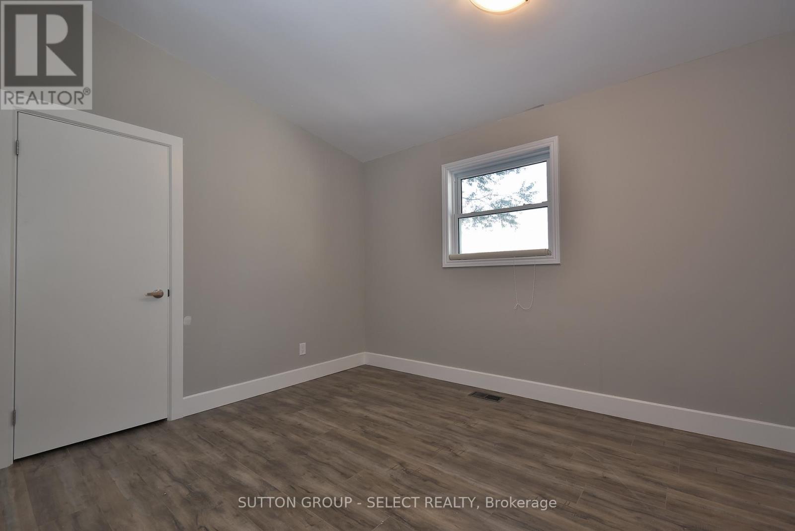 1566 NAIRN AVENUE - 13